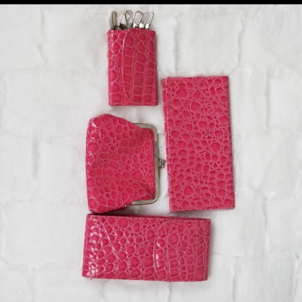 Wallets - Picture 1 of 4